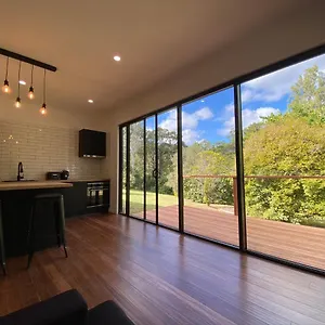 https://kosmos-studio-city-style-in-a-retreat-setting.queenslandhotels.net